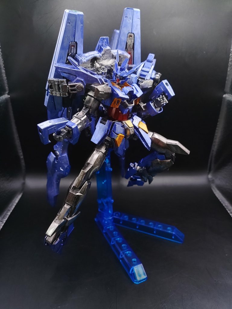 ◯汎用MS形態(マグナムモード)age2マグナム本来の姿。No.023は昔の連敗の日々を思い出すため、この形態はあまり使用しませんが、対MS戦や機動力において明らかにこちらの形態の方が上です。基本的にはバックアップに収納していた、ダークハウンドのアンカーショットを改造したビームハンドガンで射撃をおこないます。