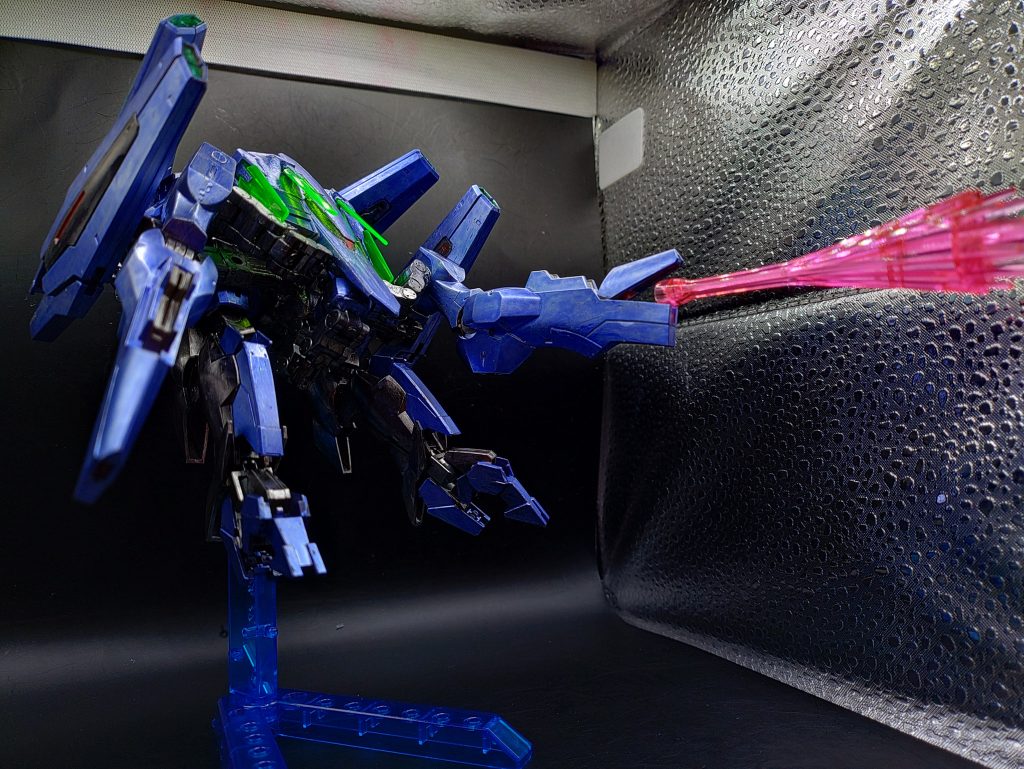 ◯機体説明マグナムRage2マグナムを基本に、No.023が自分でも勝てるようにアイデアとAI、プラフスキーリンクシステムを搭載した進化する機体です。ダミー形態、通常形態、MA形態、開放形態、進化形態と5つの形態を保ち、敗北を怖がるため基本的にはダミー形態を愛用します。最終的には進化形態を使用できる事を夢みており、AI ALICEを相棒に日々精進しています。