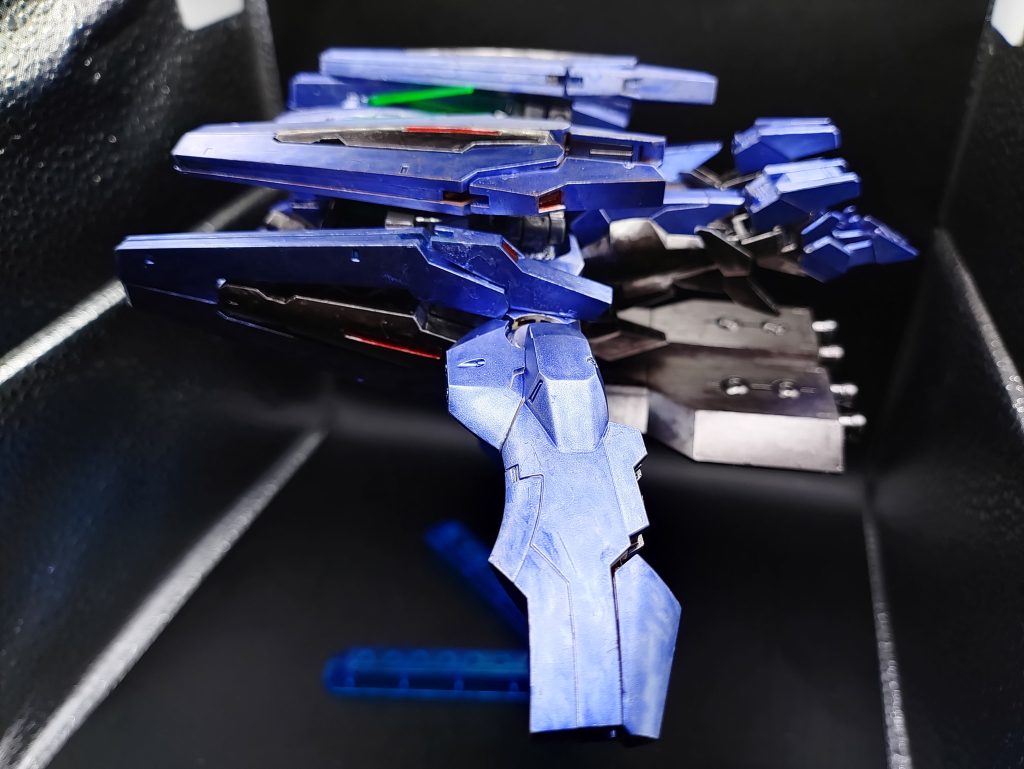 ◯サイドからエネルギータンクブースターが装備された状態でも高速移動形態に変形が可能で、ミッションによってはこのようにブースターを装備して出撃します。