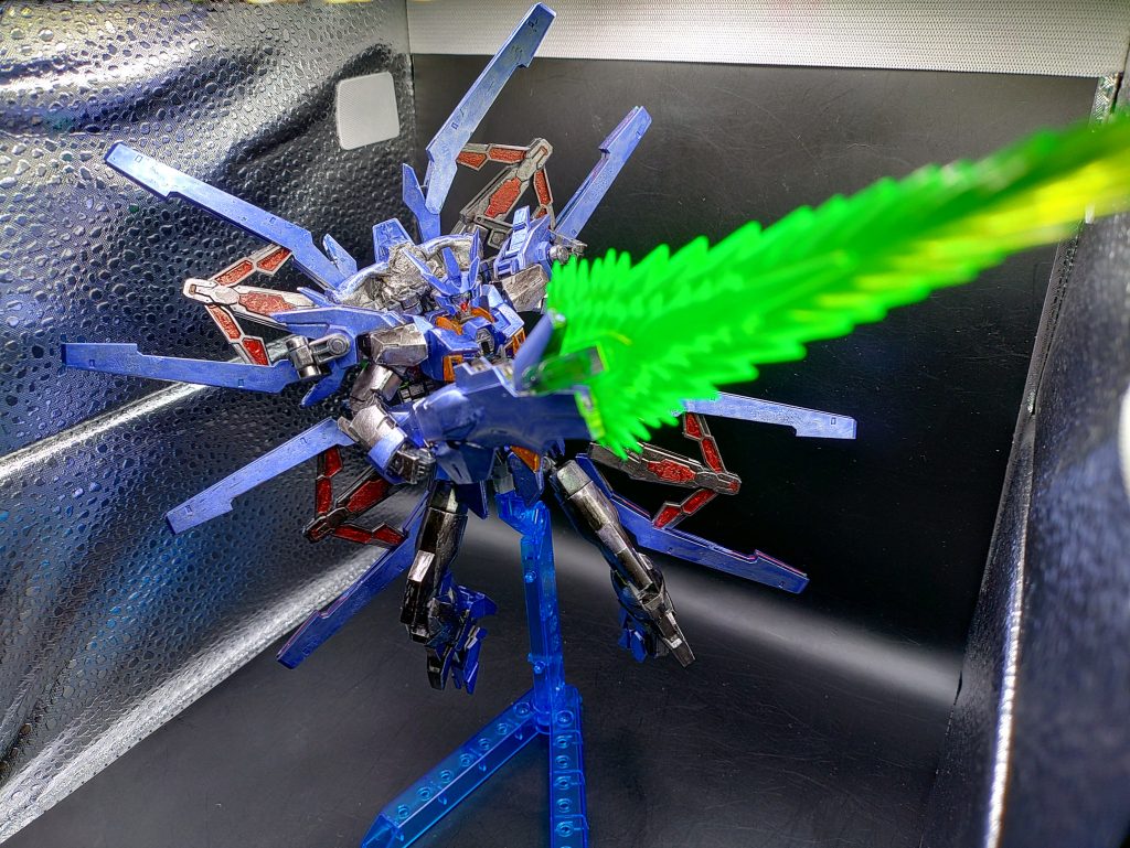 ◯EXカリバー2基のドッズヴェスパーを合体し、本家同様の巨大なビームサーベルを発生可能です。本機の必殺技で、巨大な敵や数が多い敵を一振りで薙ぎ払います。