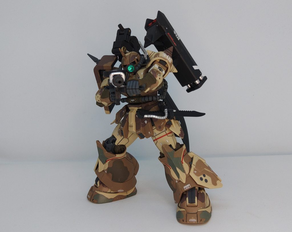 全体図です。背部に追加の武装を装備してあります。