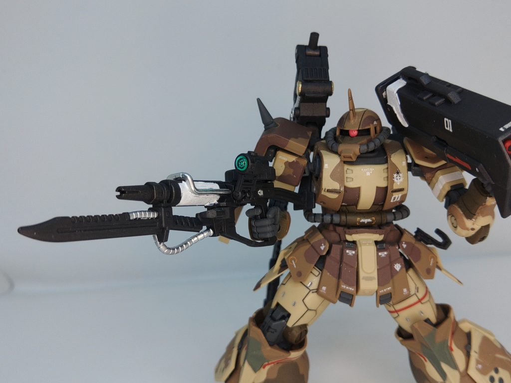 G型・改良版ドラムマガジン式MS用マシンガン(銃剣付き)今回マシンガンのスコープ部に30㎜のカスタマイズマテリアル(3Dレンズシール)を使ってみました。