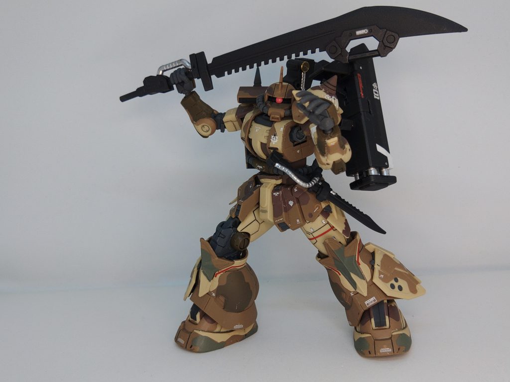 と言うことで高機動型ザク 地上用 (エグバ機)でした大型ヒートソードはキット由来のヒート・剣のグリップ部を洗浄中に流してしまい、それの代替え装備として装備させました(ついでにミサポも)