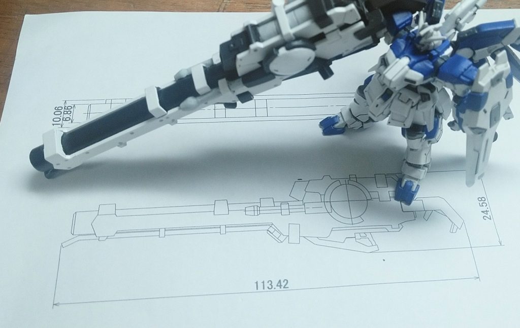 画像や設定から大まかに側面図を書きました。