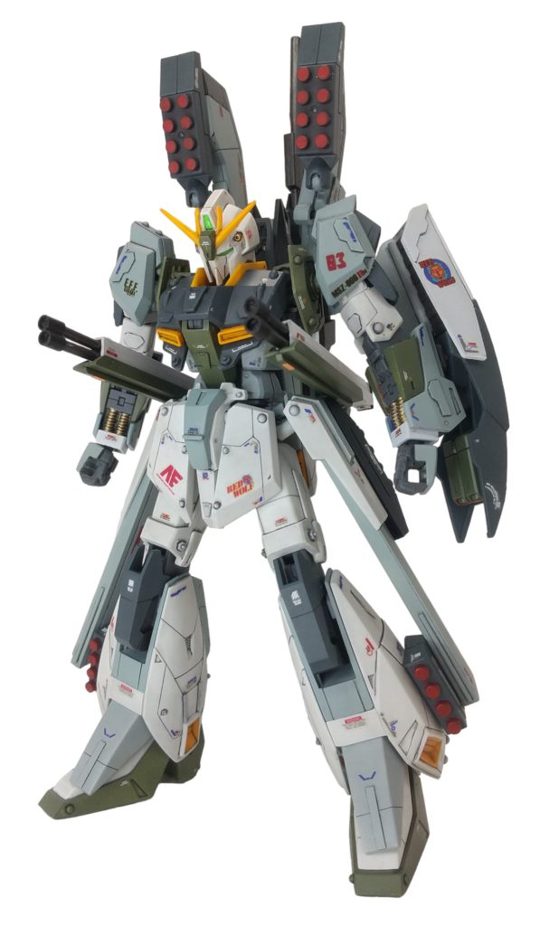 I:バインダーを上げるとミサイル撃てるから、あと機関砲も構えて。そして両腕とビームライフルも前に出して、ヴェスバーも忘れずに