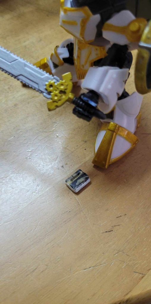 手拳は切断変形可能でHG版のあらゆる武器パーツが使用可能