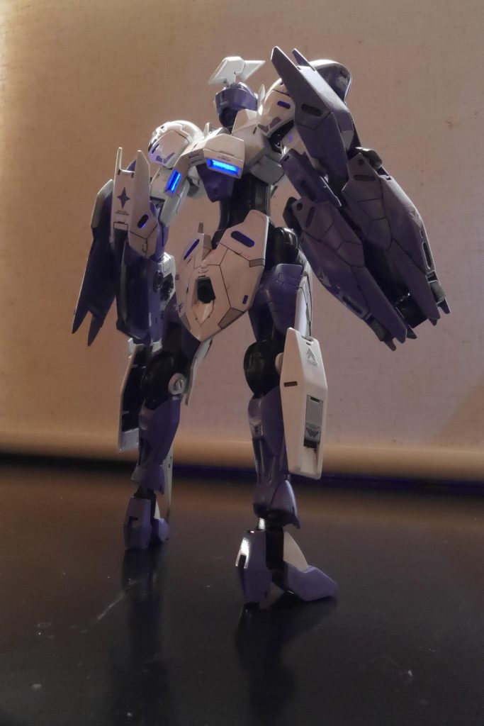 背面スラスターは蛍光クリアーで発光します。