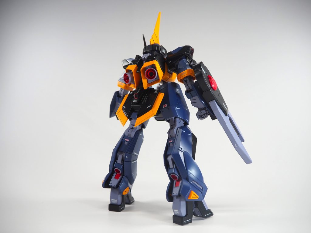 通常形態リアバックパックは接続方法から変更し専用に改造したMk-Ⅱのバックパックへの差し替えギミックを追加全身のスラスターも中身までしっかり色分け