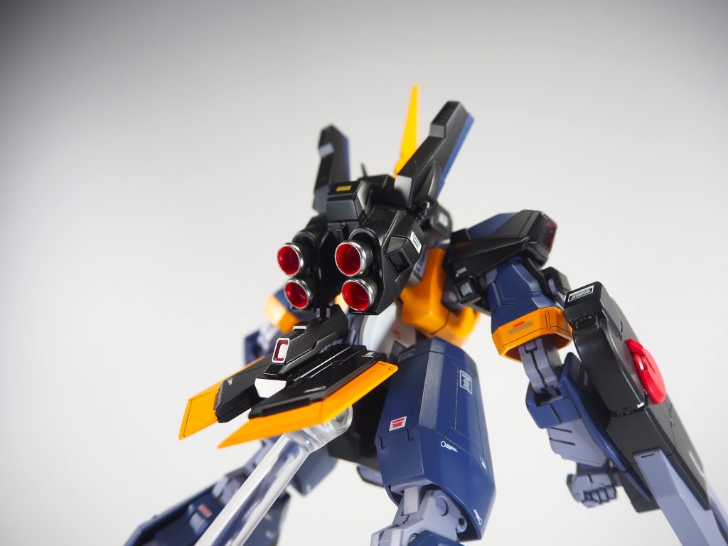 Mk-ⅡバックパックHGUCのガンダムMk-Ⅱのものをベースにプラ板で本体とバックパックの専用接続パーツを新規にスクラッチで製作