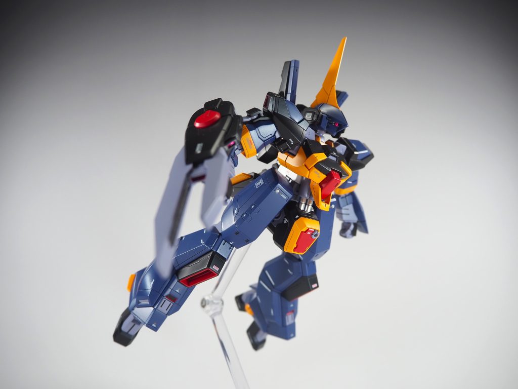 Mk-Ⅱの親戚感を出すために胸部コックピット部分の色はブラックからレッドに変更