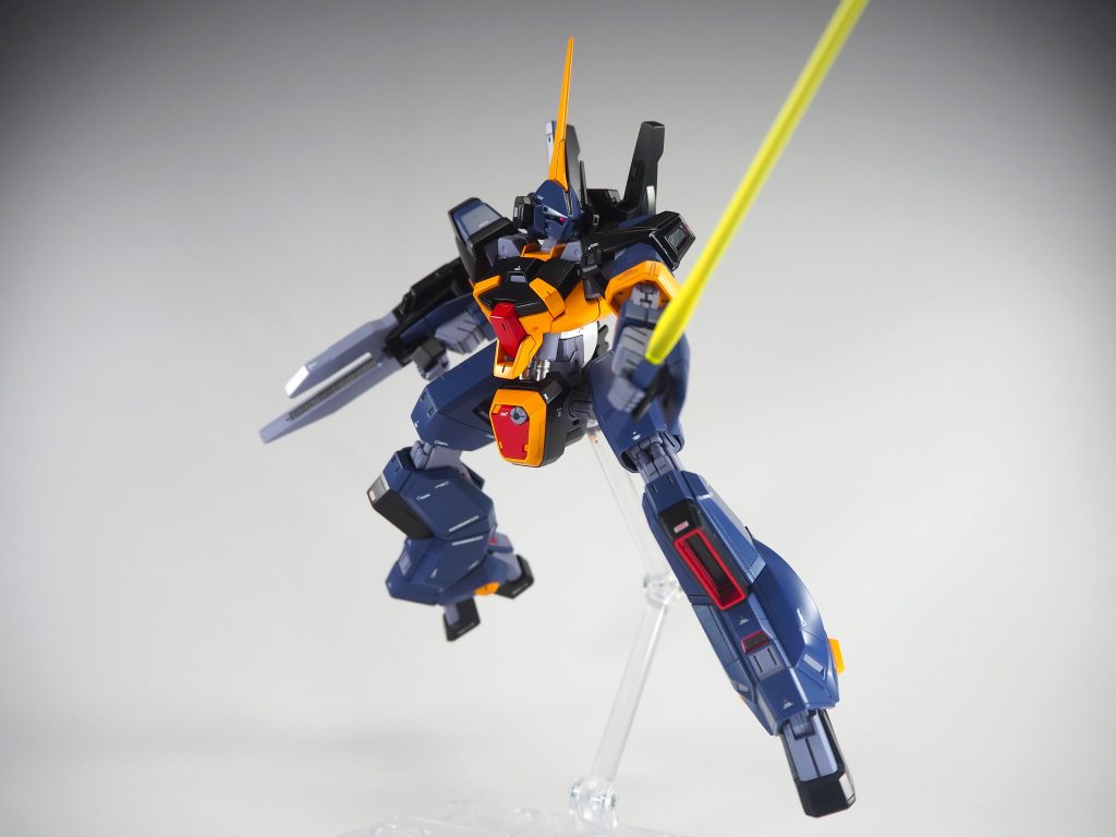 Mk-Ⅱのビームサーベルも使用可能ビームサーベルは設定通り使用する機体によって刃の色が変わるという特徴を活かしイエローで統一