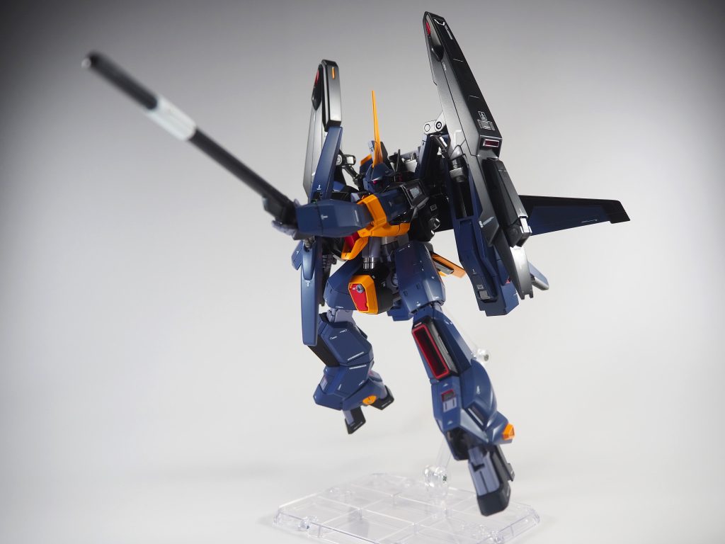 ディフェンサーの合わせ目消しを行う上で裏面等のヤスリがけが難しい箇所はプラ板などでディテール化を行って対応詳しいやり方は製作動画にて紹介してます