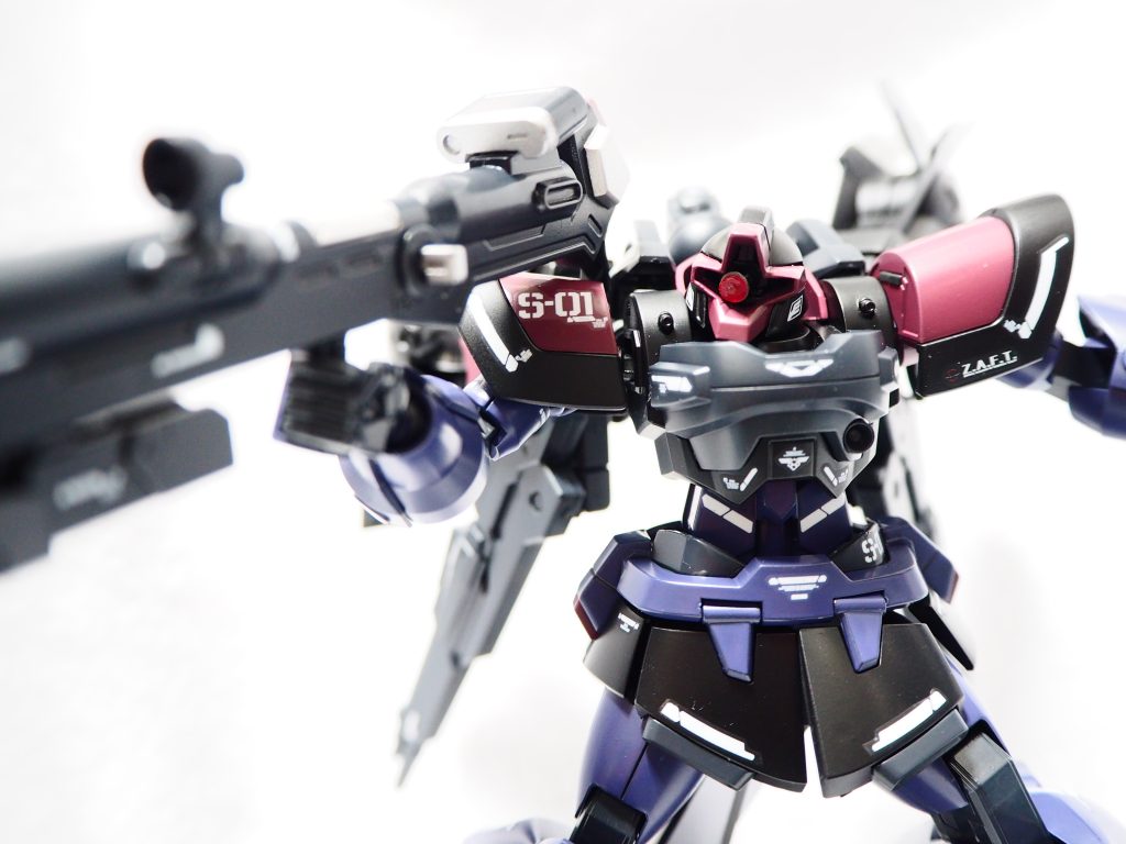 デカールはRGサザビー用を使用。肩のザフトマークだけSEED用から取ってます。(見えづらい)