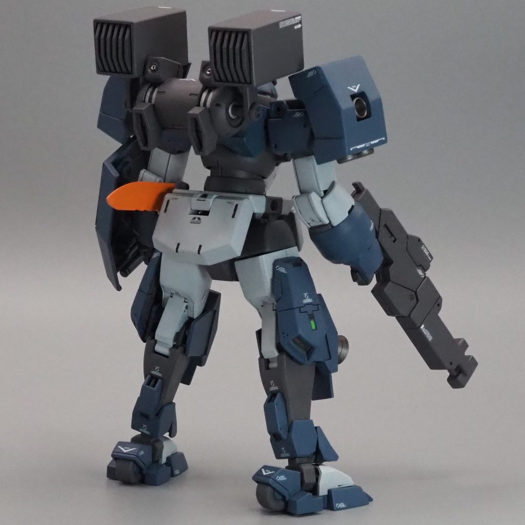 見た目重視で肩の可動域が死んでいるので、本家デミギャリソンが到着したら(3月)ガシガシ動かしたいです。デミギャリソンはキットが販売されますが、他メーカー機もキット化待ってます!!