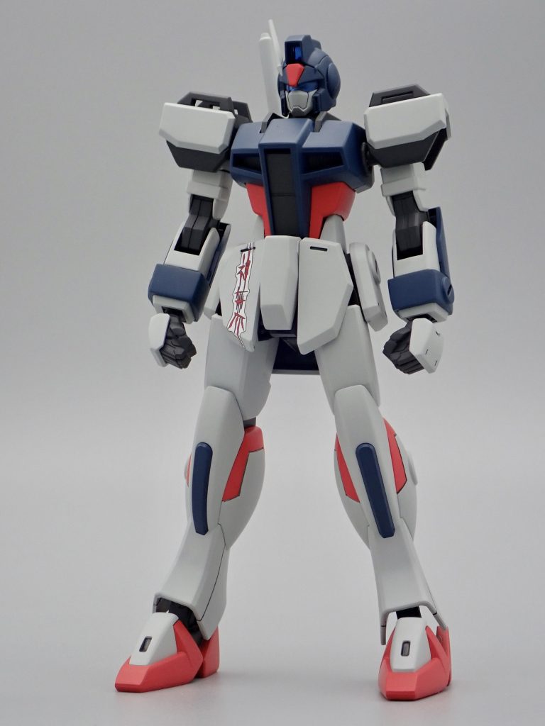 バリー・ホーといえば徒手空拳による格闘戦が戦闘スタイルなので、武装は作らずに済みます。 昔からあった割に使う機会のなかった‘神無’のデカールを使えて嬉しく思います。武器を作らなくて良い免罪符