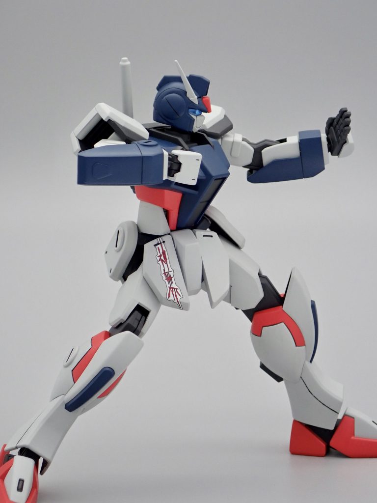 ハンドパーツはビルドナックル角とディナイアルのハンドパーツを使っています。 肘関節はEGストライクからの移植で見た目を変えています。