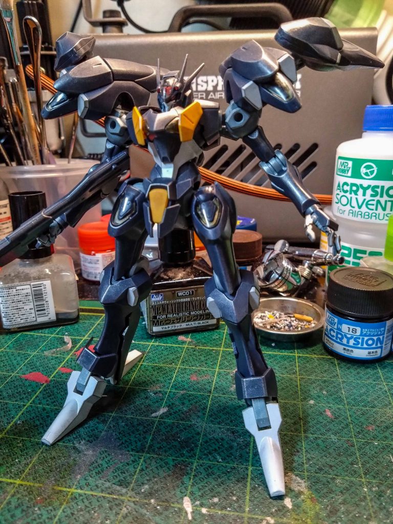 ホントはもっと黒っぽく塗装する予定だったのですが結局はドライブラシでエッジ強調と面のメタリック感出してフィニッシュです。スミ入れ箇所もほぼなかったです。