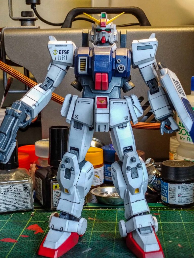 古いキットですがMGはカッコいいので余計なことしなくてもここまで仕上がるのがいいですね。昔流行りだった可動式の手と関節のボールジョイントがガンですね。マシンガンをしっかり握れない。