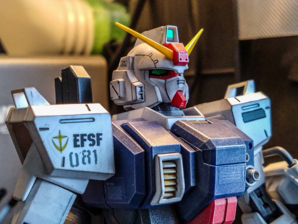 モノアイとメインカメラもデカール貼ってしまってるのですがまあ、そんなに気にならないでしょう。しかしイケメンだな陸戦型は。