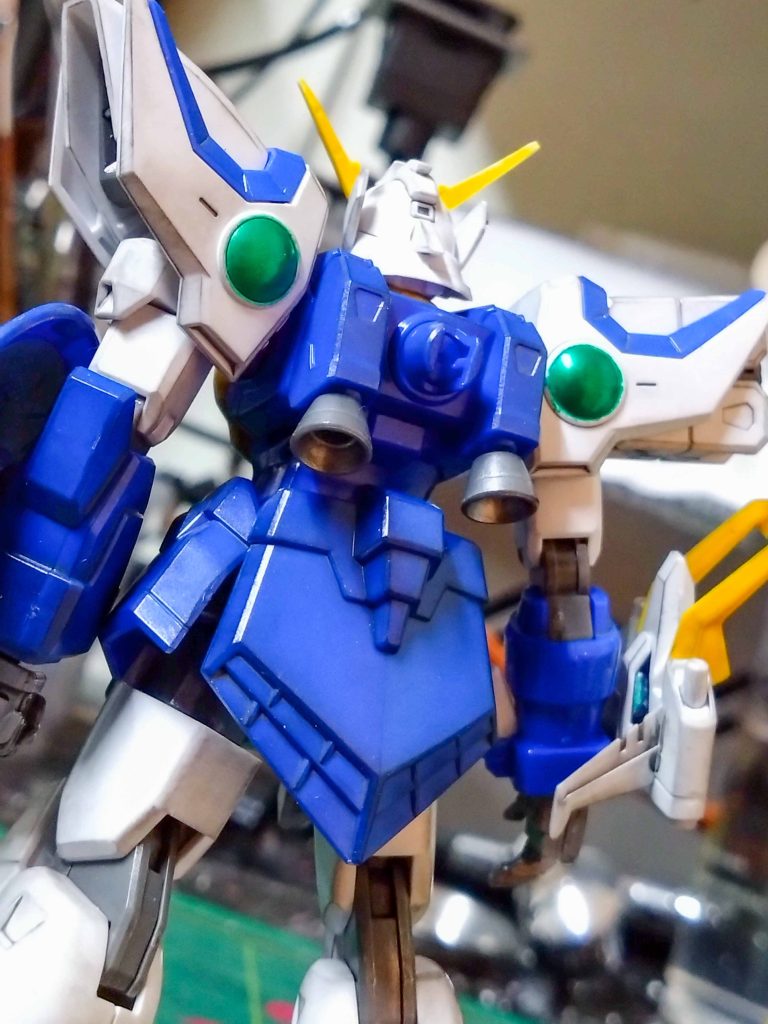 背部バニアもシルバーとガンメタのパステルを擦り付けて金属感を演出してますが遊び心ですね。