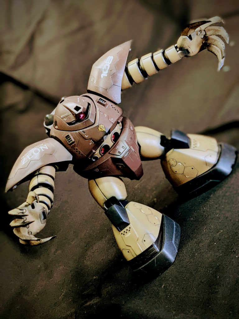 なかなかの迫力。海中からこんなの飛び出して来たら腰抜かします。