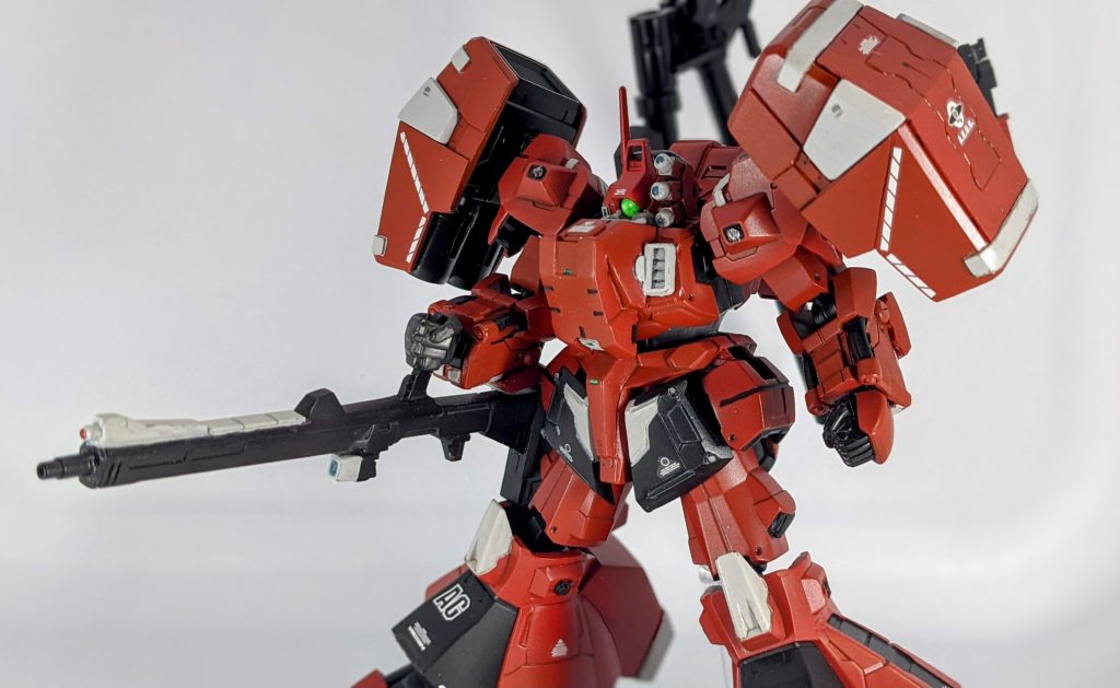 無反動荷電粒子砲リックディアス回収時に謎のメカニックが弾切れのクレイバズーカとビームピストル2丁を使って改造した荷電粒子砲。この機体唯一の粒子兵器です。