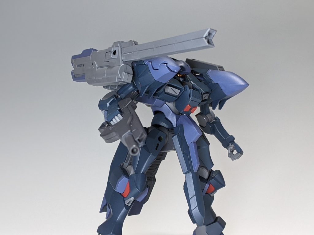 大型レールキャノンは使用時に砲身を延伸する。ディランザ系統レベルの正面装甲を一撃で貫通できる武装として開発されたが、本来の仮想敵に対して威力過剰であったことと製造コストの高騰から、ザウォートヘヴィへの採用には至らなかった。