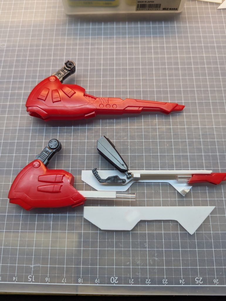 V.S.B.Rのビフォー＆アフター。2cmほど延長しています。工作途中で辻褄合わせばかりになってしまい、プラ板などの寸法出しが大事なんだと改めて気付かされました。