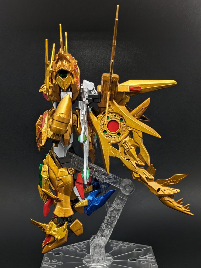 側面。グラスパードラゴンのパーツを使うなどして、ボリューム感が出るようにしました。