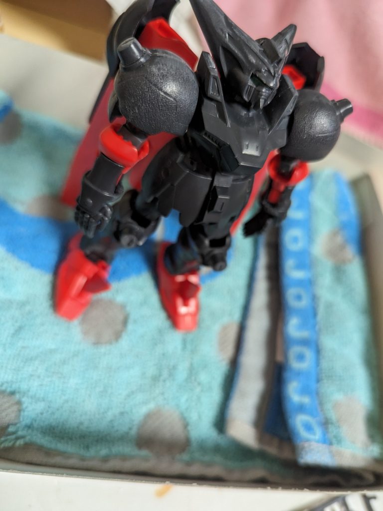 まずそれなりに組み立ててみます。なるほどこういう感じね！！の後、また体と腕と足にバラします。