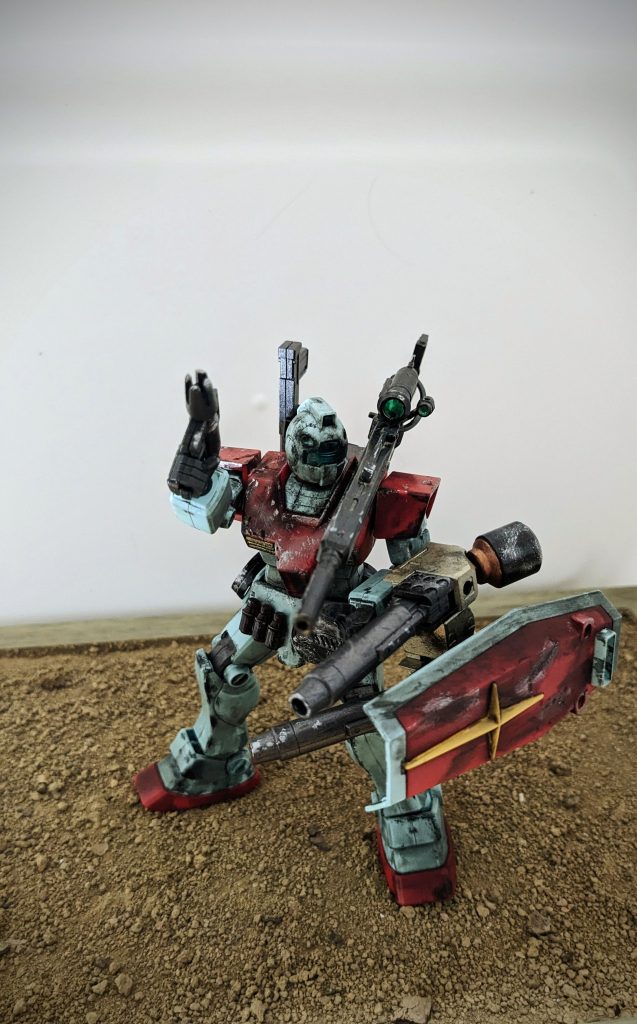 突撃の機会を伺うジム…ジムだってプライドというものがある!