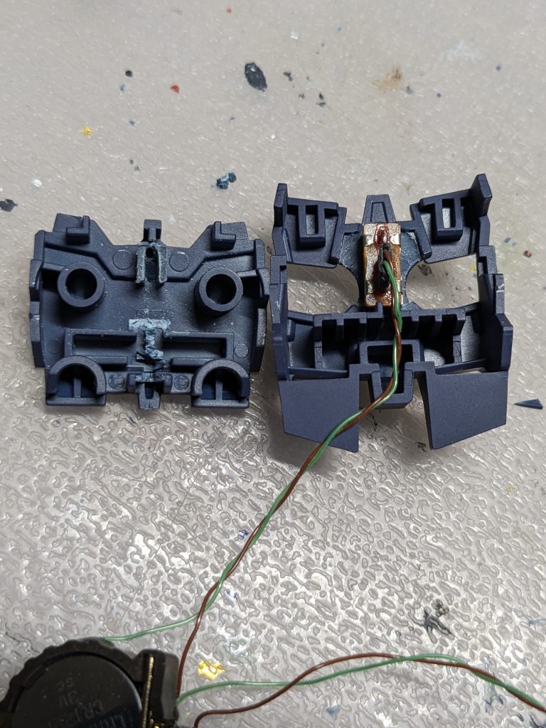 ランドセル中央は「スイッチ仕込んで下さい」と言わんばかりの形じゃないですか〜でもこの先どうしよ…