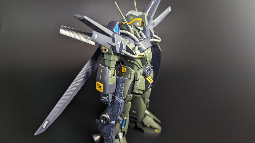 キットのプロポーションは良好だったのでスタイル改修は行ってません。ディテール追加はもちろん、旧キットにありがちな、合わせ目消し、面出し、後ハメ加工だらけでした。カラーリングは大きく変更していませんが、強化装甲と思われる箇所は黒で塗り分けました。