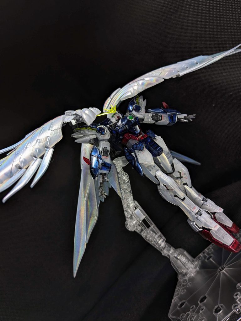 全身を違う角度で。羽根をばらまく前です。（ばらまいた後の掃除が大変でした…）