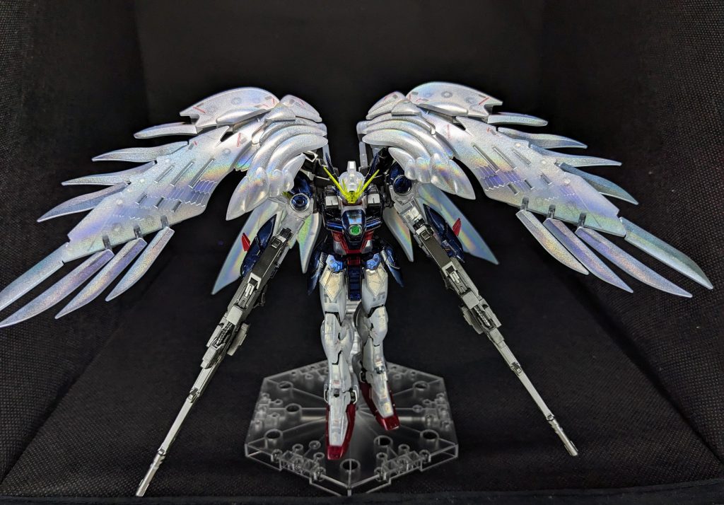 ツインバスターライフルを持たせた姿です。羽根の見せ方にはかなり苦労しました…。