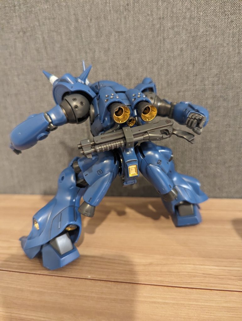 グリップの差し替えで腰に装備出来るショートストックのものと2丁が付属してました。