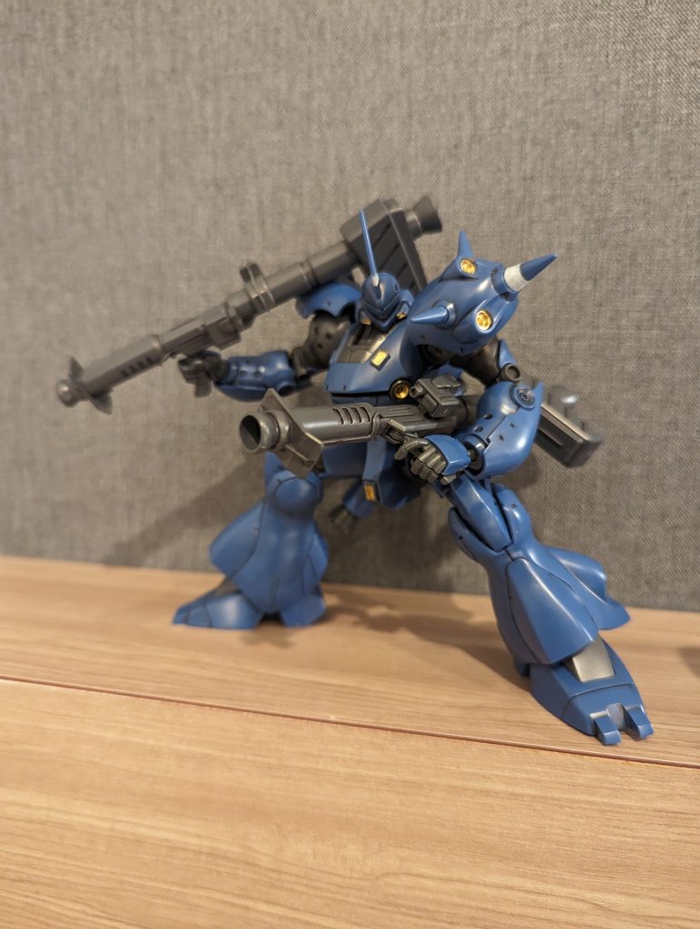 ジャイアント・バスも2丁付属、角度のついた手首もあるので腰だめも肩担ぎどっちもいけます、専用のジョイントで背中に装着もできます。