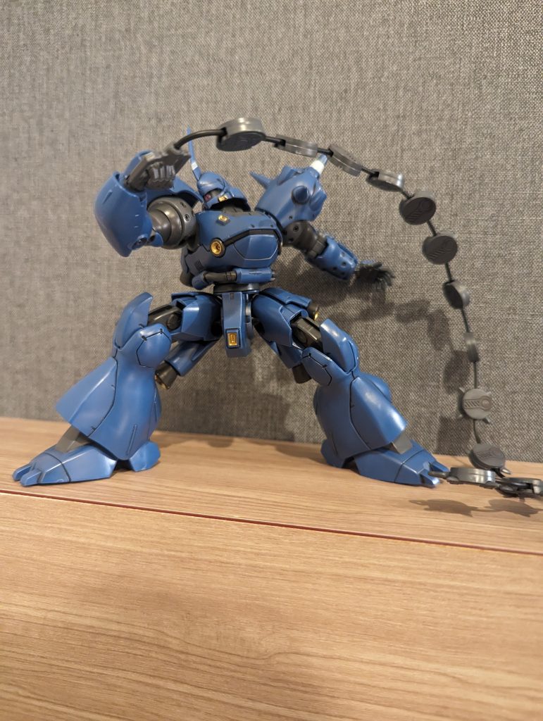 チェーン・マイン、原作劇中でも非常に印象に残る武装ですね。リード線で結構自由に動かせるので割とポーズ取れますね、吸着地雷もそれぞれが2パーツ構成で肉抜きも無いので見栄えも良いです。