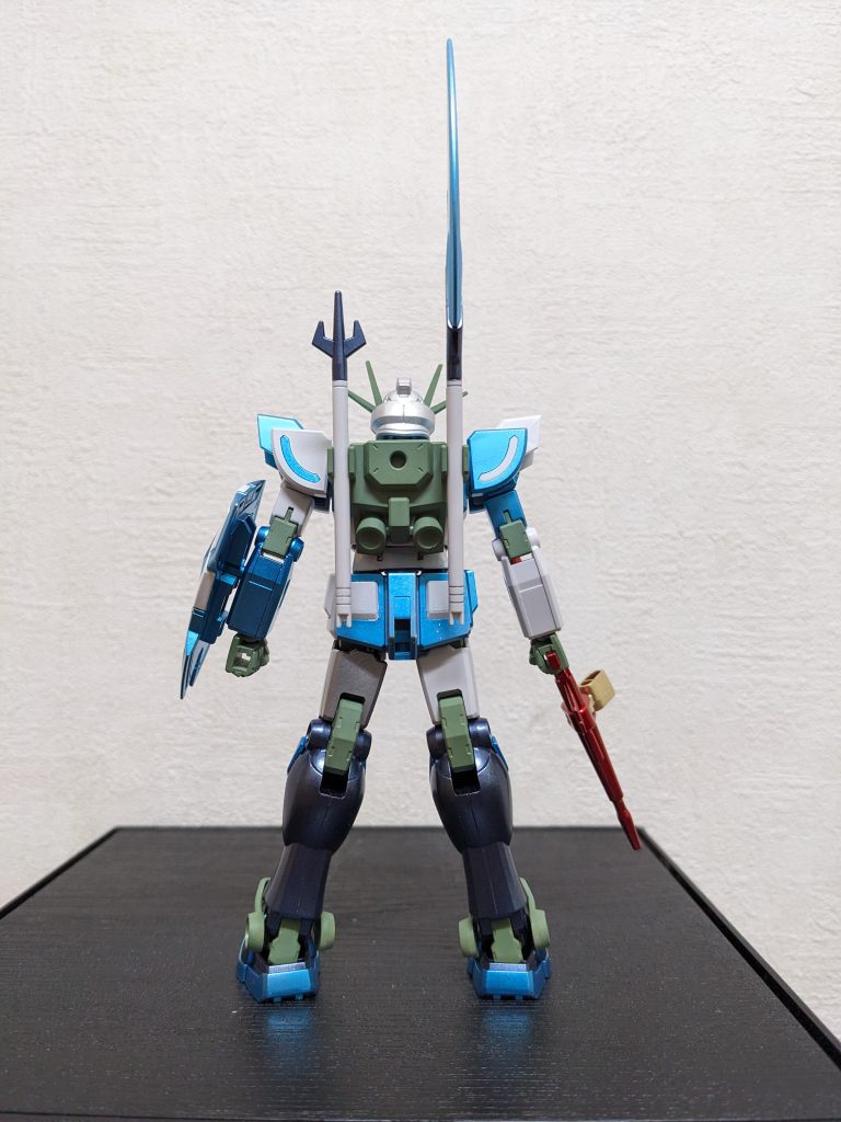 抹茶すき(背面)メインの青・白以外には、楽奈ちゃんの大好物「抹茶パフェ」を意識してザクライトグリーンを散りばめてみました。ナギナタのセットは、正面からも見えるように上下左右逆、ビーム刃も付けたままとします。