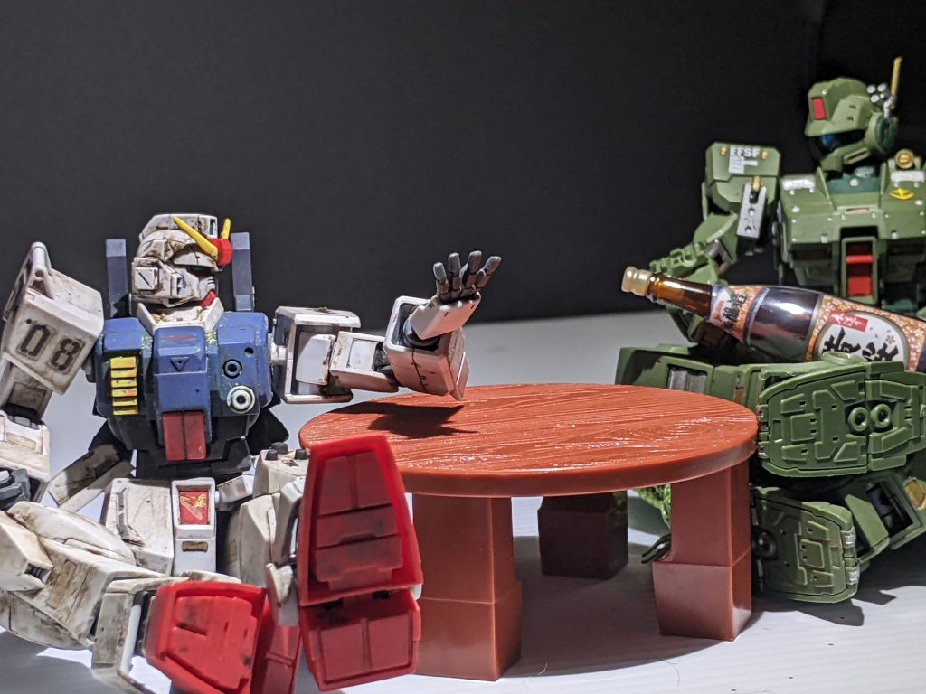 陸「やってみて思ったが、お前射撃本当に苦手か?」ジ「クソ苦手ですね、近距離ばっかの戦いしてきてたもんで。」陸「なら射撃に変えてみろ、格闘も強いが、正直途中までなら狙撃でやってける潜在能力がある。」ジ「とはいいますけどねぇ…ピクシーみたいな機体は無いし、ジムスナイパーのライフルは高いですし…」