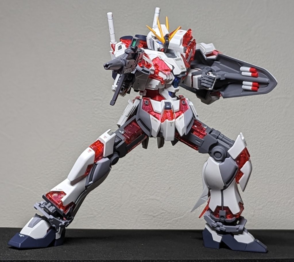 できれば胴体ももうちょいかっこいい塗装にしたいけど、目光らせてほぼ満足してしまったので次に行きたいと思います！おしまい！