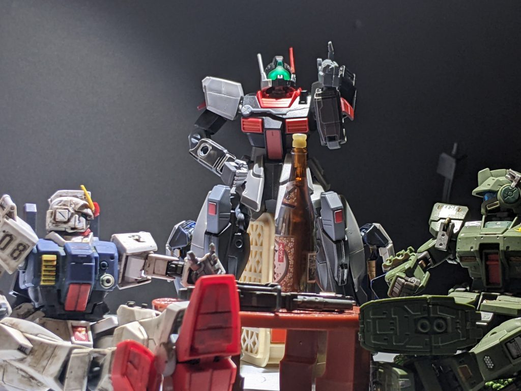 ファ「あ!いいのがあるぞ!」ジ&陸「ファッ!?」「ファータだからってそりゃないだろ。」ファ「で、まぁ戻すが…俺射撃武器あるけど、正直ピストル系の近距離特化なわけ。で、一つ武装TypeBってのがあったんだが、どうにも扱えないのよ、だが威力などは保証出来る程良い物なんだ、それをあげるよ。」ジ「マジすか?」フ「マジだ、あげる。じゃあ格納庫行こうぜ。陸戦の旦那、お前もいるか?」陸「せっかくだが俺はパス、180mmあるし、そっちにまわしてやってくれ、あと俺正直下手なのがバレ…おっと口が滑り散らかした。」ファ「ファーーーwww」\笑ってんじゃねぇ!/その後……