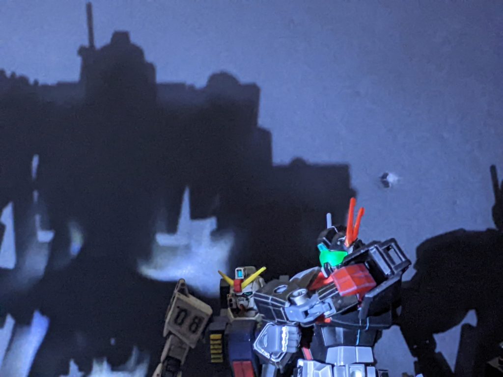 ファ「うん、良いな。様になってるぞ。」陸「あぁ…コイツはいい。」ジ「ありがとうございます。」「(森林の狙撃手に……名前を変えるか。)」                 「行くぞ…ジムスナイプスパルタンッ!」