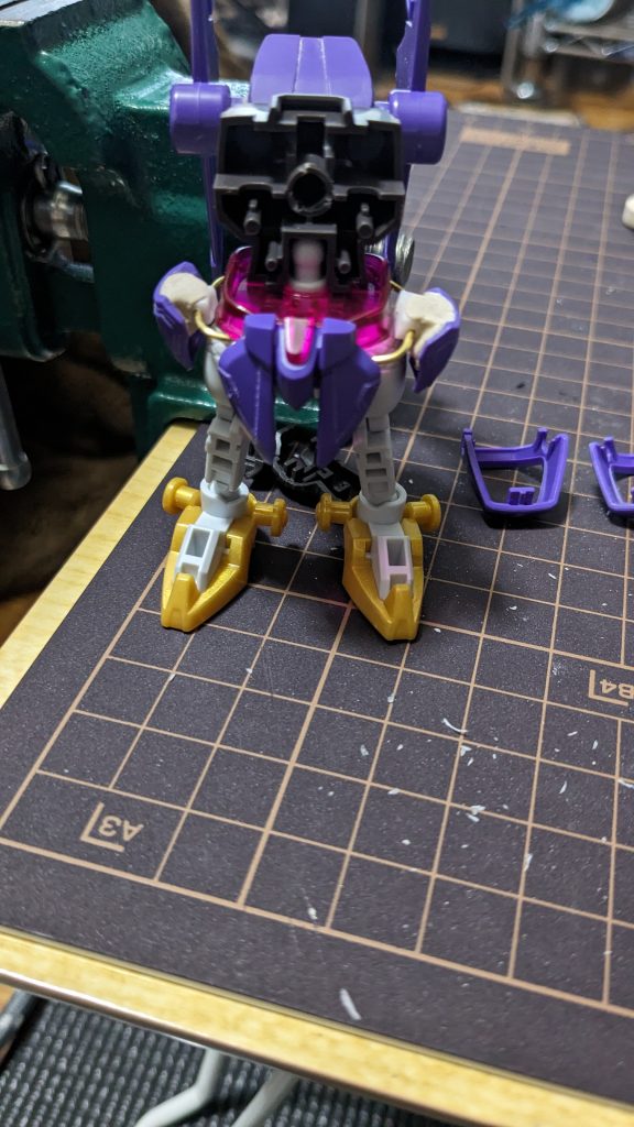 真鍮線を使って取り付け直し真鍮線を軸にして稼働できるようになった