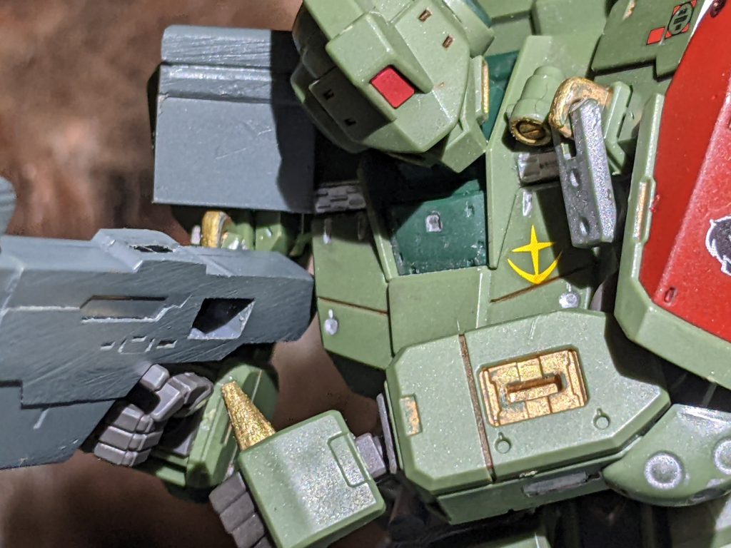 また先端バレルを反転、専用実弾を取り出し装填