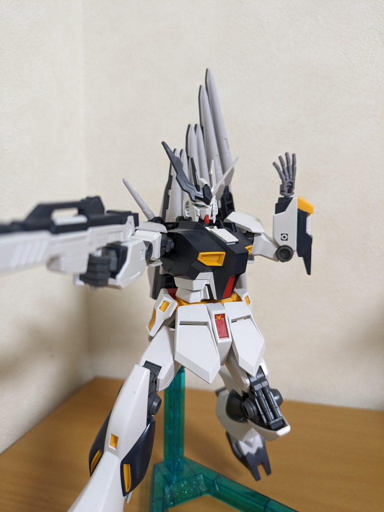 肩アーマーと足も変えてます。