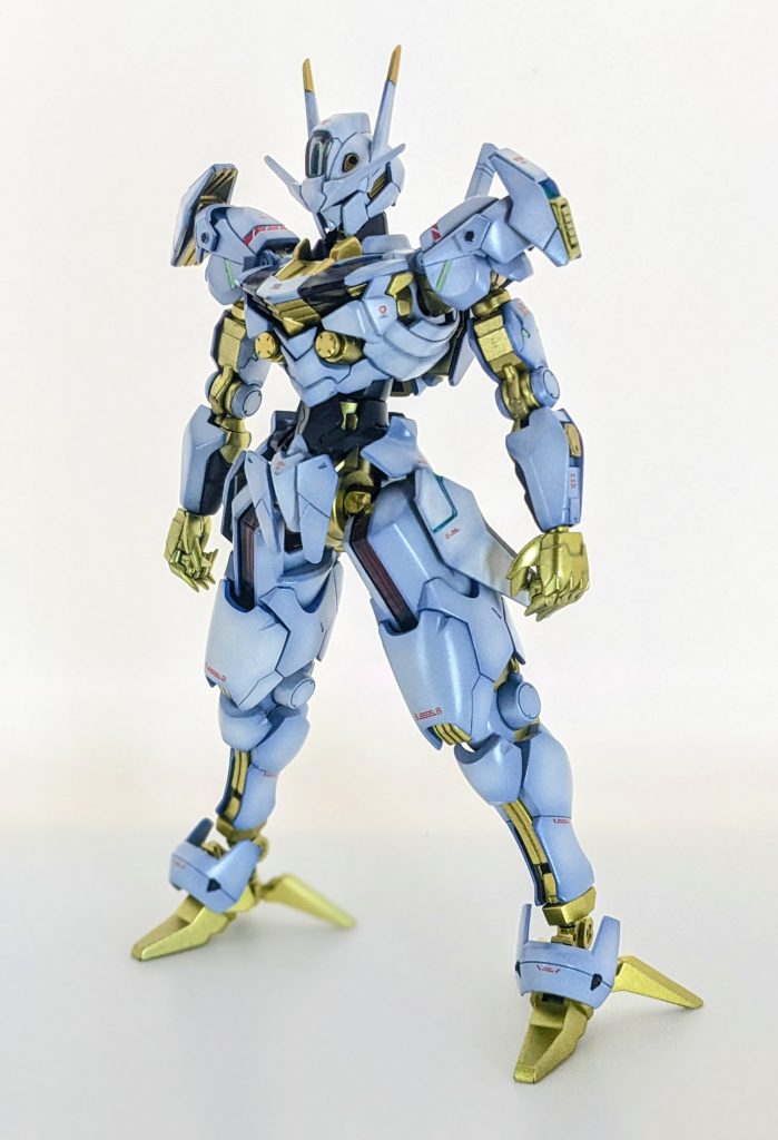 辺境の地コアム星からペンタゴナ高等専門学園にやってきたスレッタとガンダムエアリエルことエリクト。スレッタ「学園が見えてきたよ、お姉ちゃん!」エリクト「ソウネ、スレッタ。キョウカラココデアタラシイセイカツガハジマルワ。」スレッタ「お母さん、エアリエルの装備の調整が途中だから一緒に来られないって。残念だね…」エリクト「シカタナイワ。ワタシタチダケデヘンニュウテツヅキヲシマショウ。」