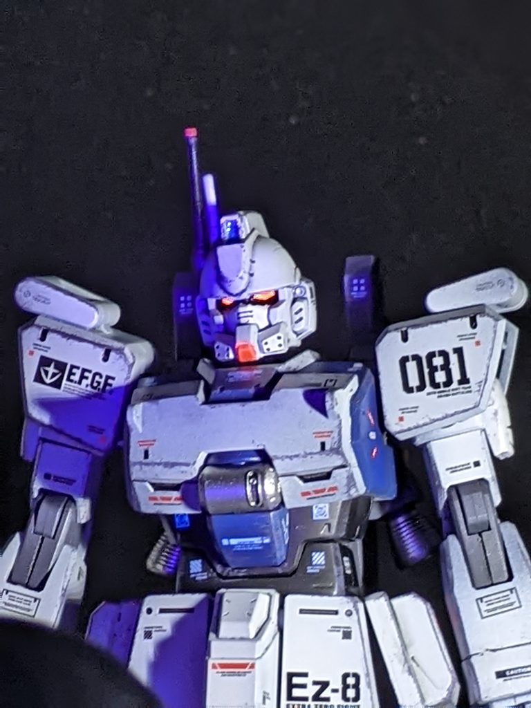 モノアイは蛍光レッドで塗装してあります。