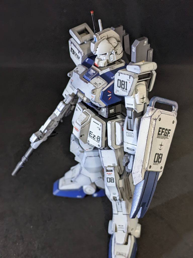 肩アーマーの内側にスラスターパーツを追加してみました。