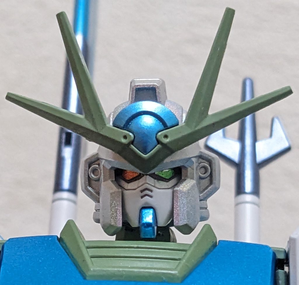 お顔のアップ(after)右目メタオレンジ、左目メタイエローグリーンに変更し、オッドアイを強調してみました😆!!ホントは分解してから塗りたかったのですが、破損しそうだった💦ので、やむなく組んだまま竹串と爪楊枝で塗装。ハミだしや色欠け、ムラなどありますがご笑覧くださいませ😅